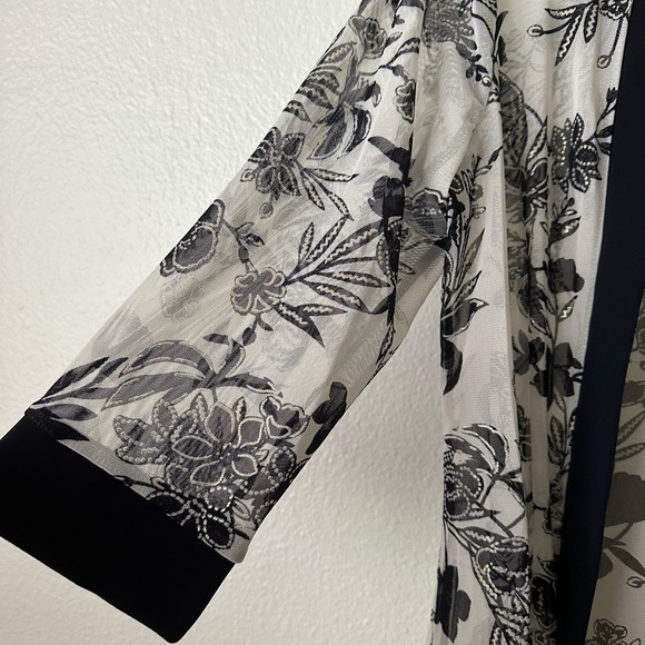 R&M RICHARDS Black Mesh Floral Shimmer 3/4Th Sleeves Size 6 Kimono BNWT - Picture 2 of 5